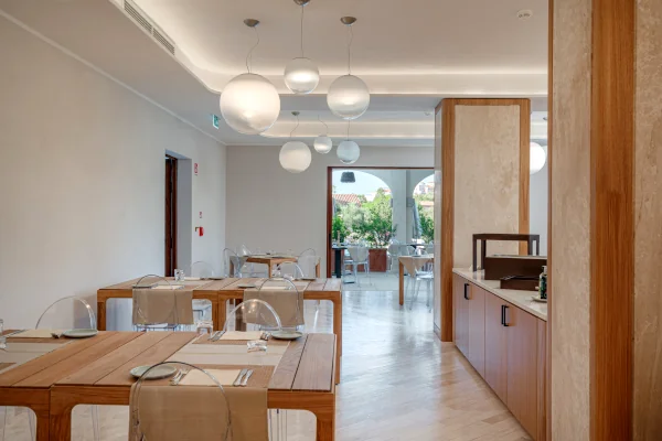Restaurant et Lounge Bar 6